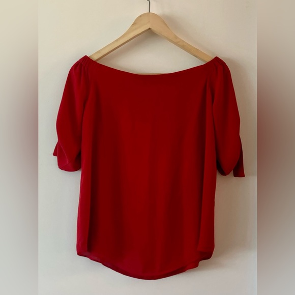Babaton Off-Shoulder Blouse - Picture 2 of 3